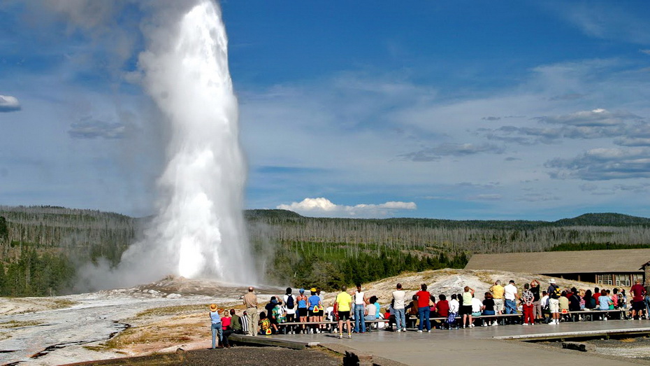 1147994-strokkur-geyser.jpg