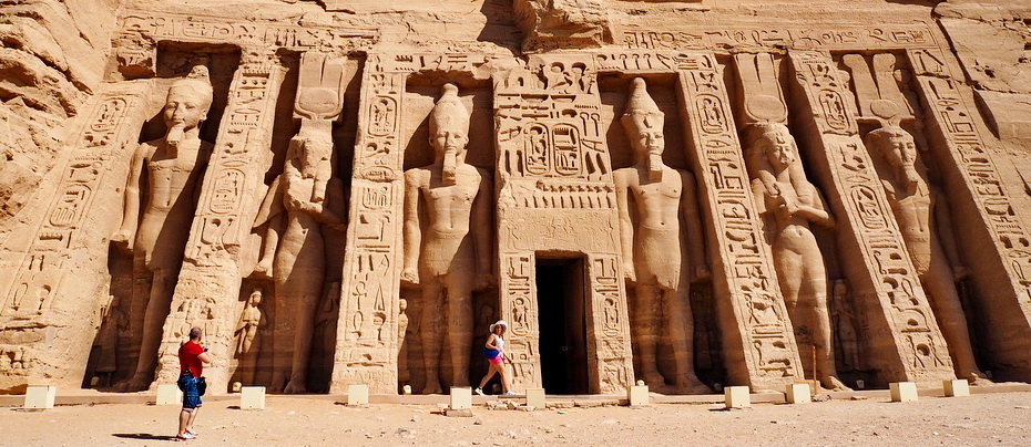 abu-simbel-temple-2703666_1280.jpg